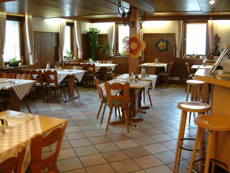 Landgasthaus Kreuz Beim Tom Раштатт Экстерьер фото